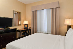  - Holiday Inn Express Woodland - I-5, Exit 536