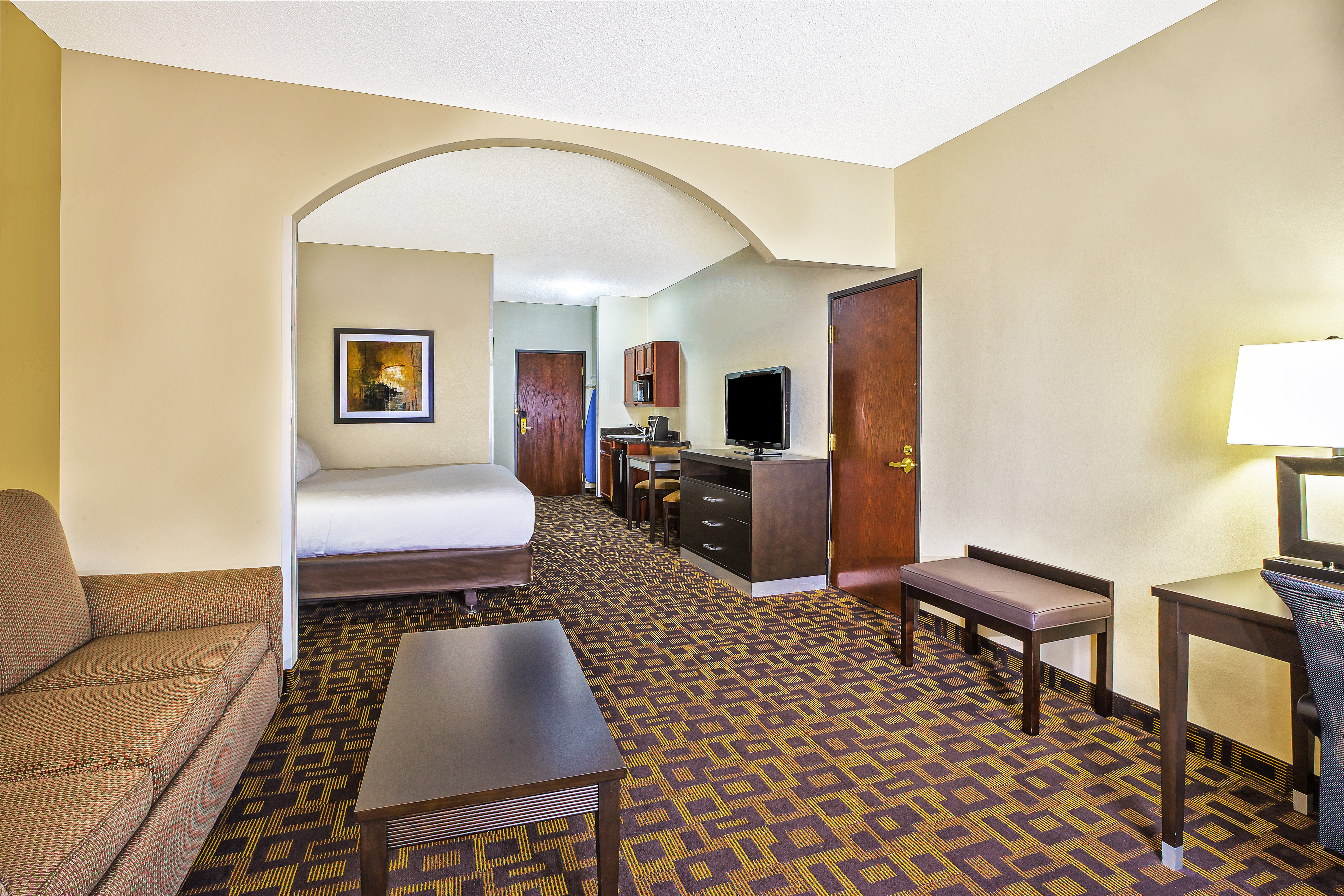 HOLIDAY INN EXP STES MARYSVILL BY I-guestroom-King Bed Guest Room.jpg