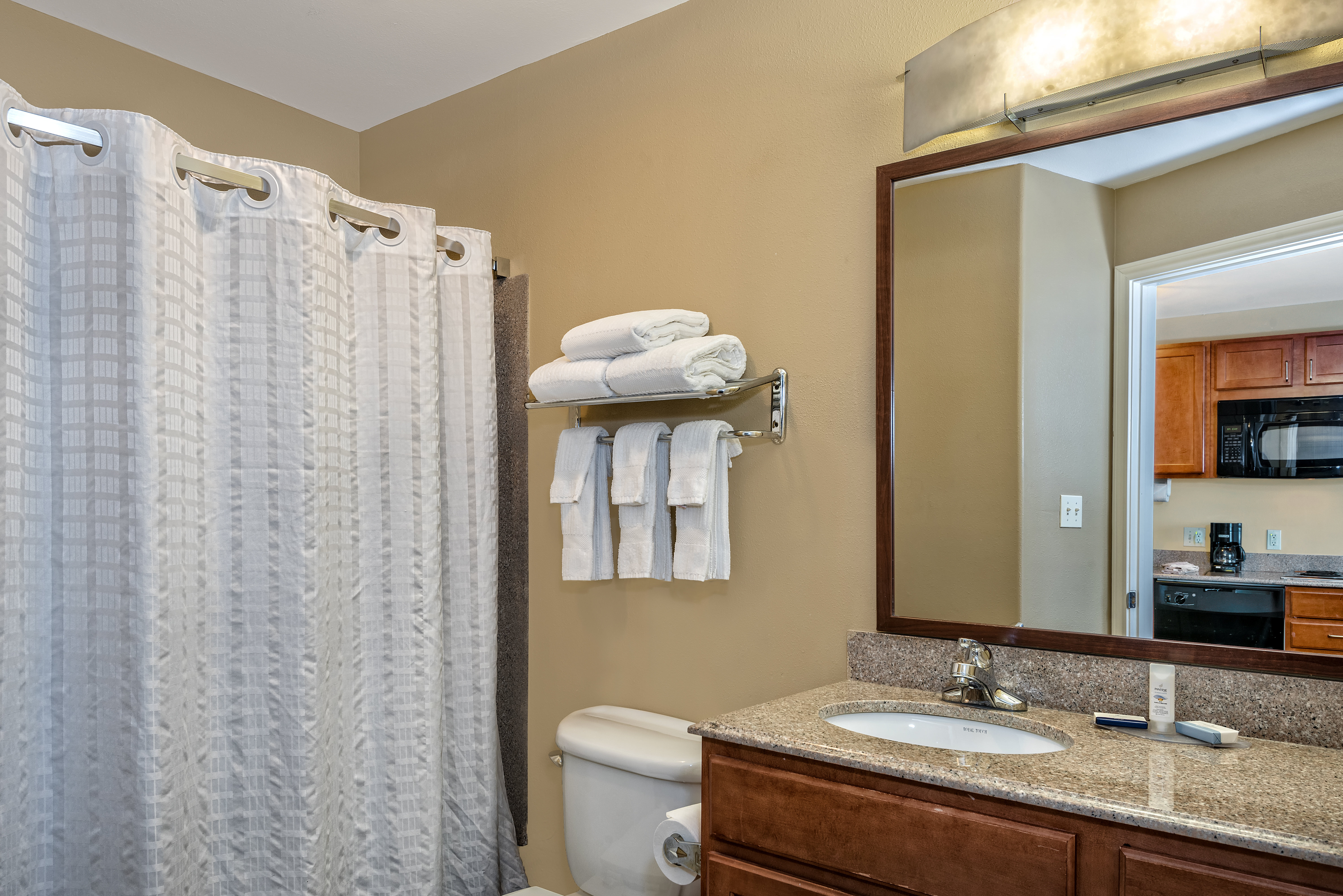 CANDLEWOOD SUITES GALVESTON BY IHG-guestroom-Bathroom Amenities.jpg