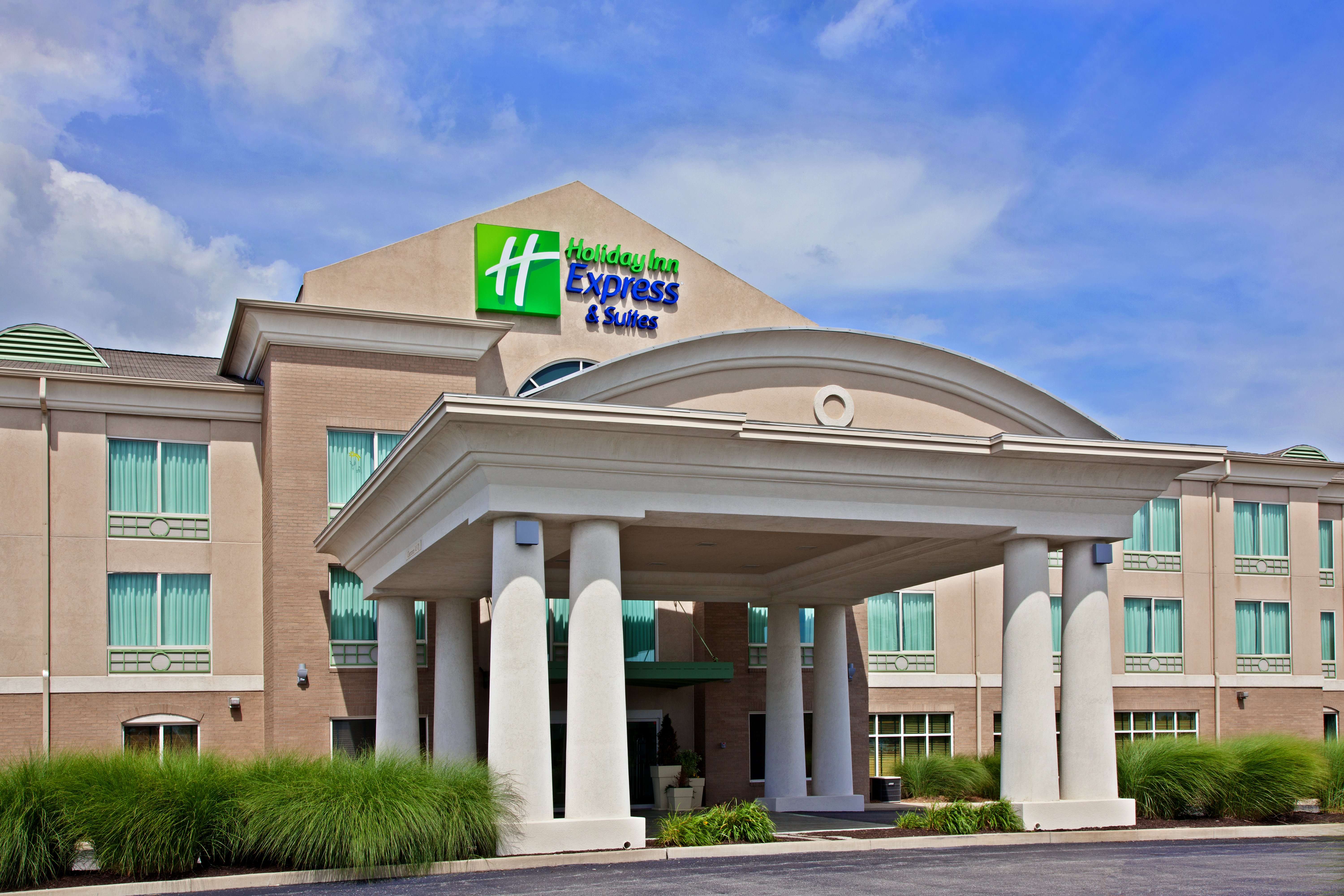 Holiday Inn Express & Suites GREENWOOD