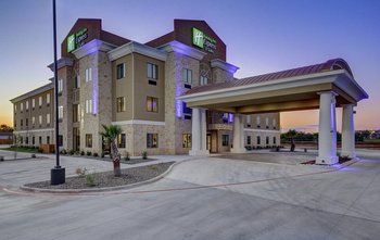 Holiday Inn Express Carrizo Springs