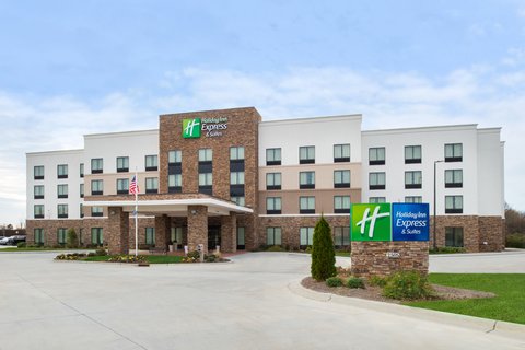 Welcome to Monroe Hotel Exterior