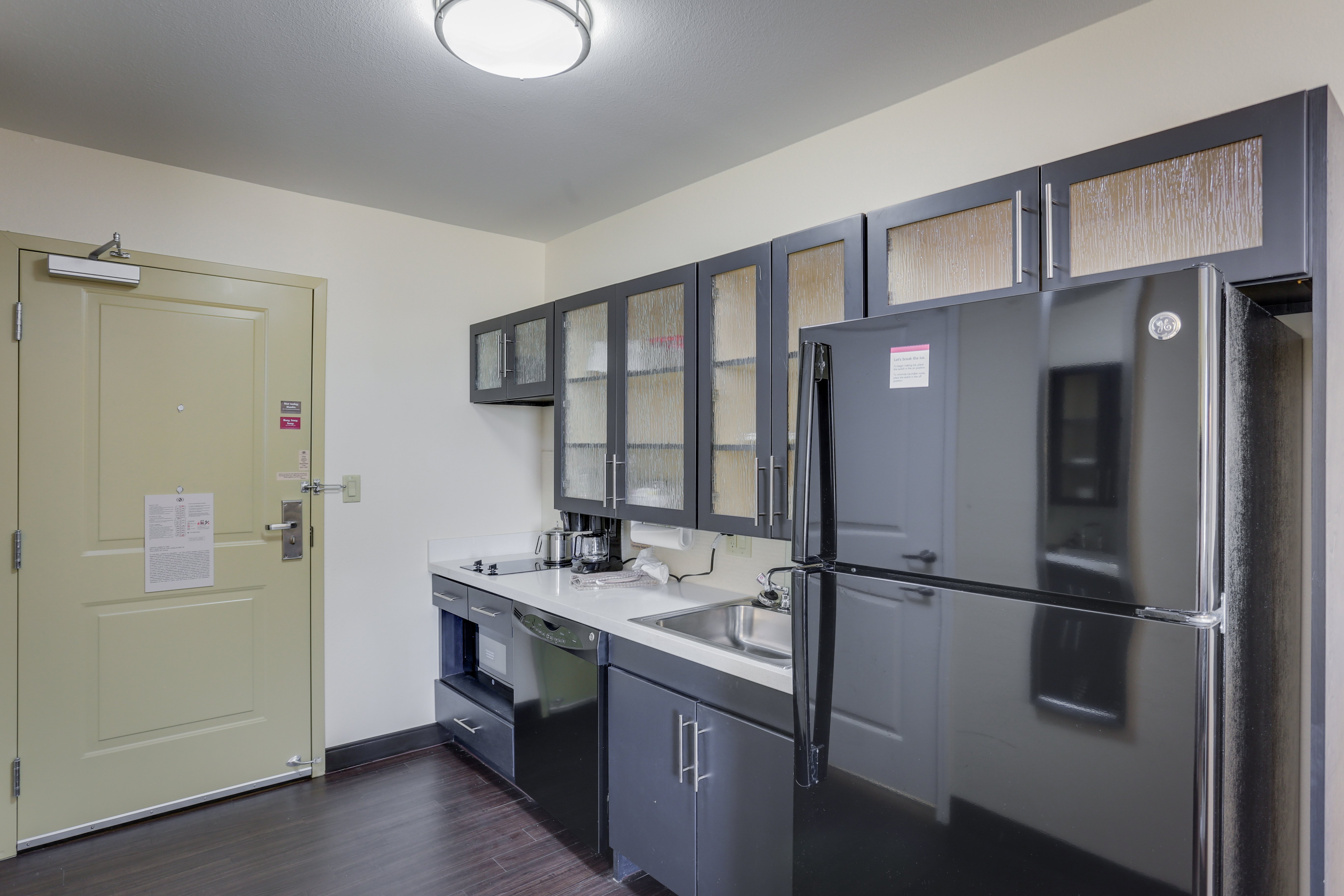 CANDLEWOOD STES COLLEGE STATION BY-guestroom-Wheelchair Accessible.jpg