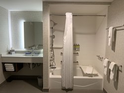  - Holiday Inn Express & Suites Moore - I-35, Exit 118