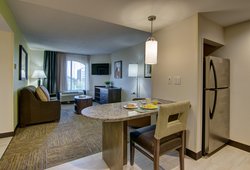  - Candlewood Suites West Broad Richmond - I-64, Exits 183 & 183B