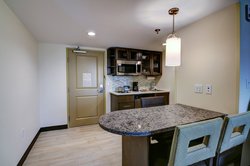  - Candlewood Suites West Broad Richmond - I-64, Exits 183 & 183B