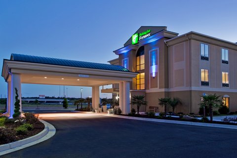 Holiday Inn Express Hotel & Suites