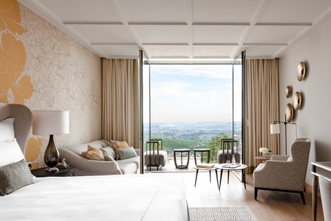 ROYAL CHAMPAGNE HOTEL AND SPA - Photo 6