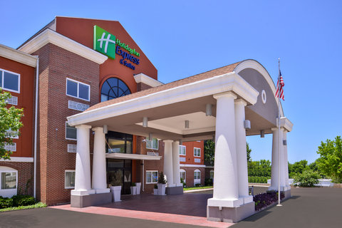 Welcome to the Holiday Inn Express Elgin - Free Breakfast!