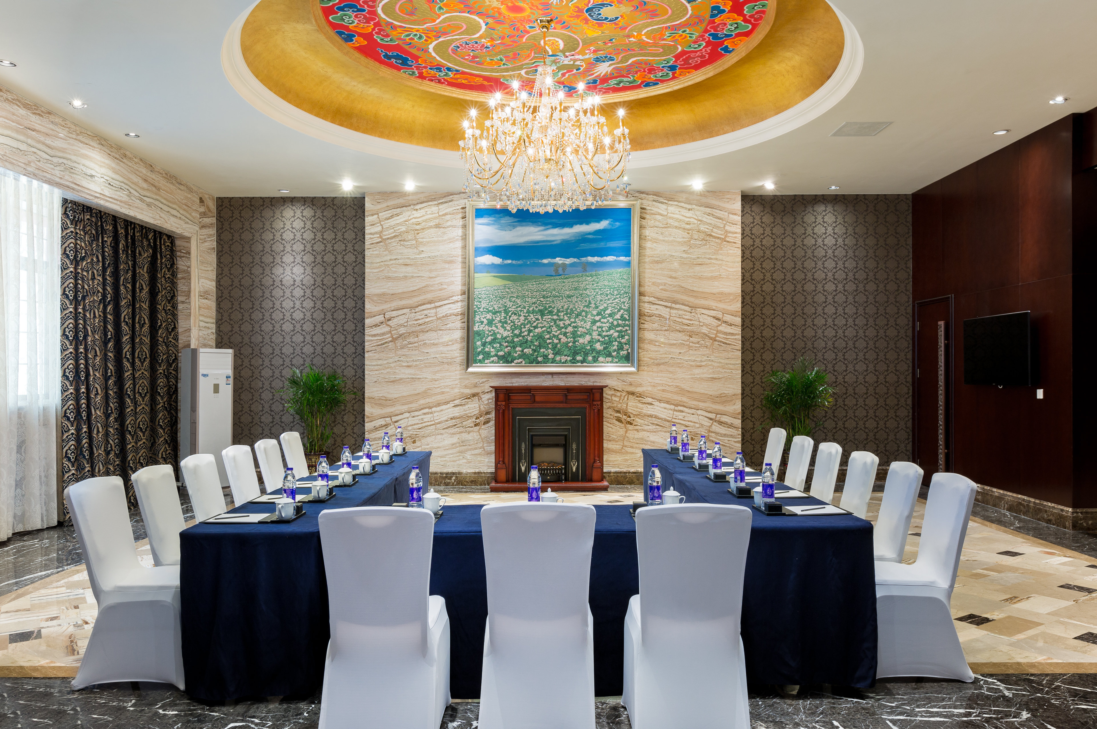INTERCONTINENTAL RESORT LHASA BY IH-guestroom-Break Out Room.jpg