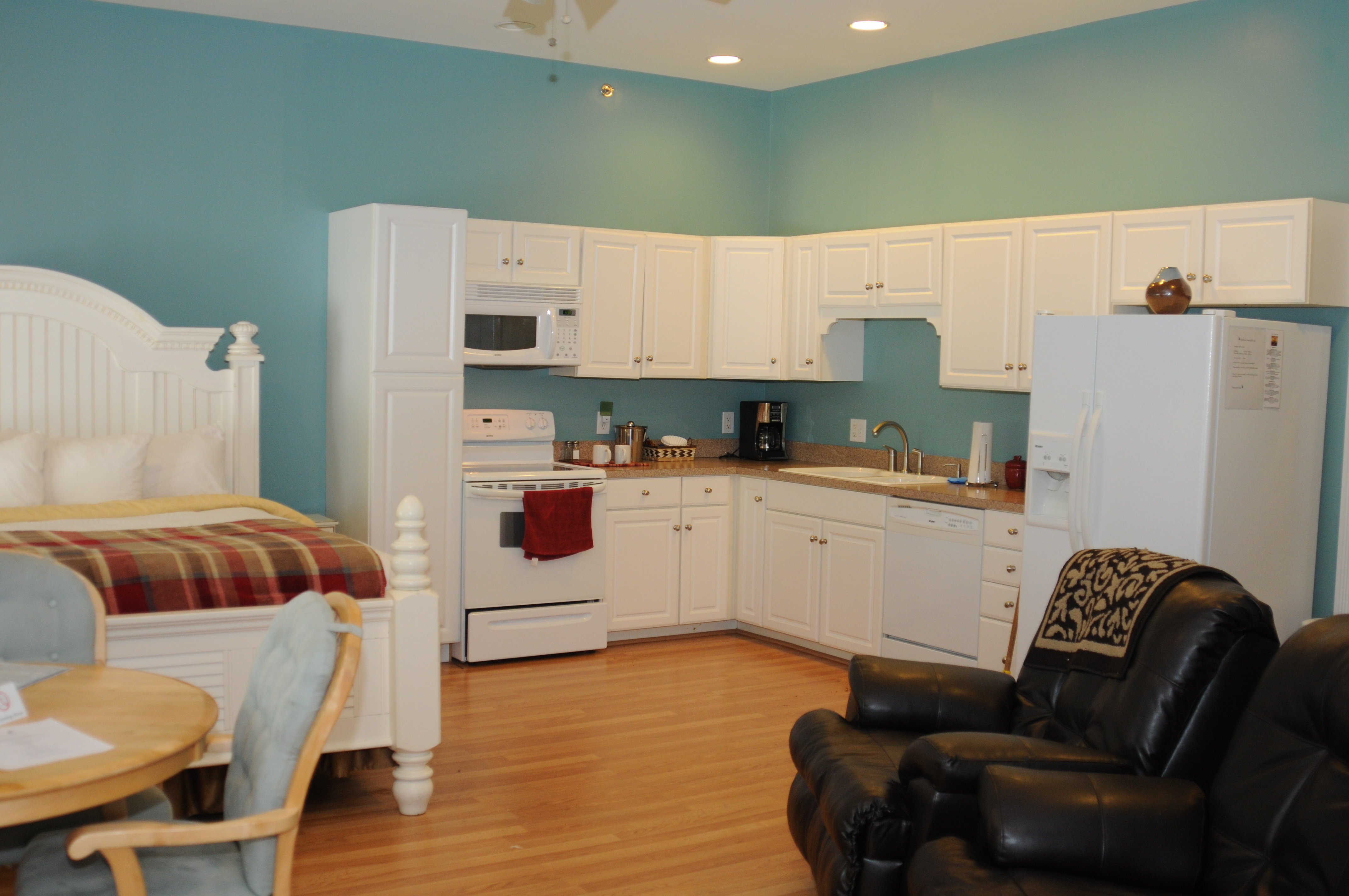 ACORN HILL LODGE SPA AND SALON-guestroom-Standard King Suite.jpg
