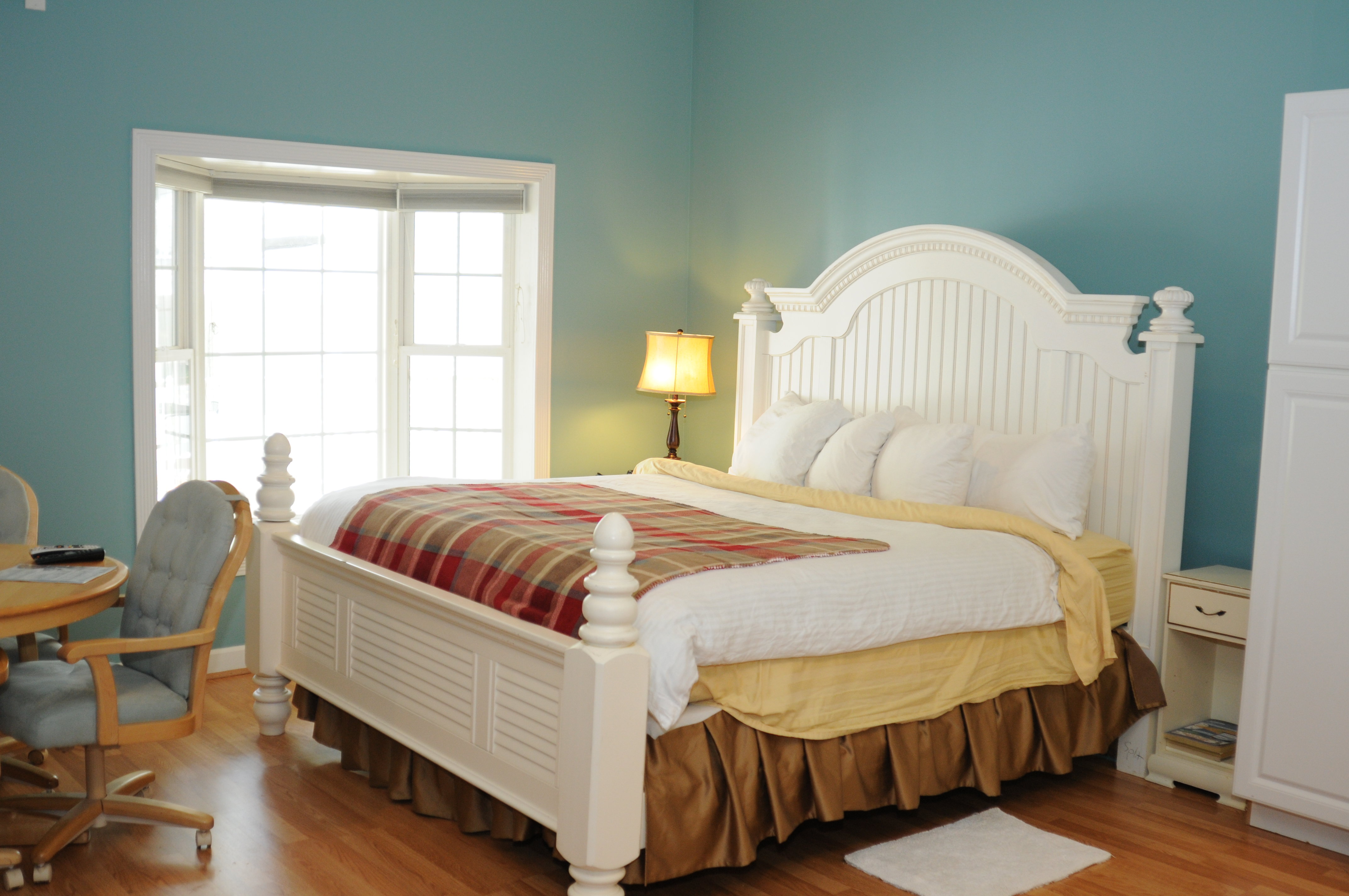 ACORN HILL LODGE SPA AND SALON-guestroom-Standard King.jpg
