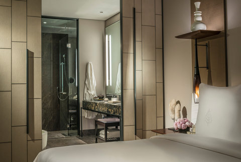 FOUR SEASONS HOTEL BANGKOK - Photo 9