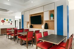  - Holiday Inn Express & Suites Shawnee - I-40, Exit 186