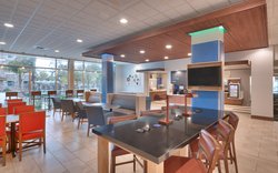  - Holiday Inn Express & Suites Southwest Gainesville - I-75, Exit 384