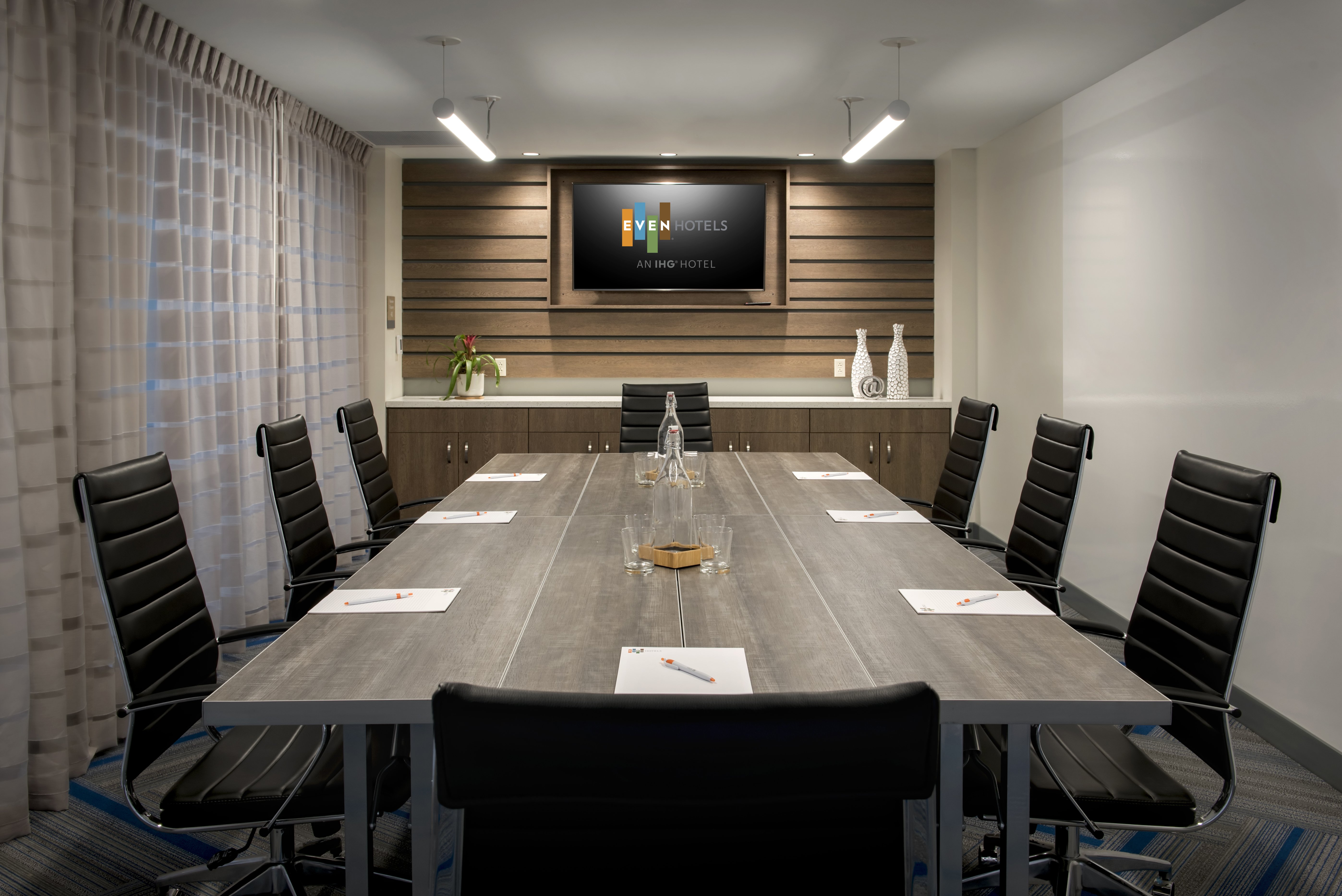 The boardroom is ideal for small groups & meetings in Pittsburgh.