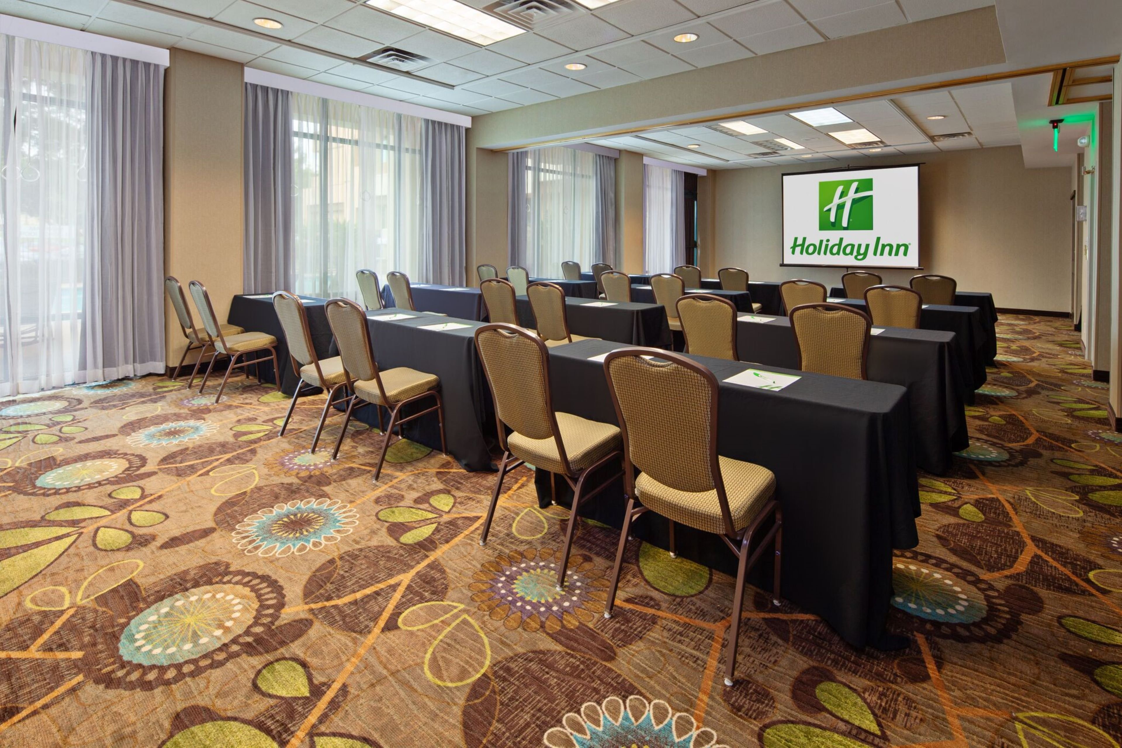 Host your next meeting in Palmdale at Holiday Inn.