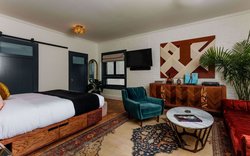  - Gold Diggers Hotel Hollywood