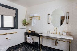  - Gold Diggers Hotel Hollywood