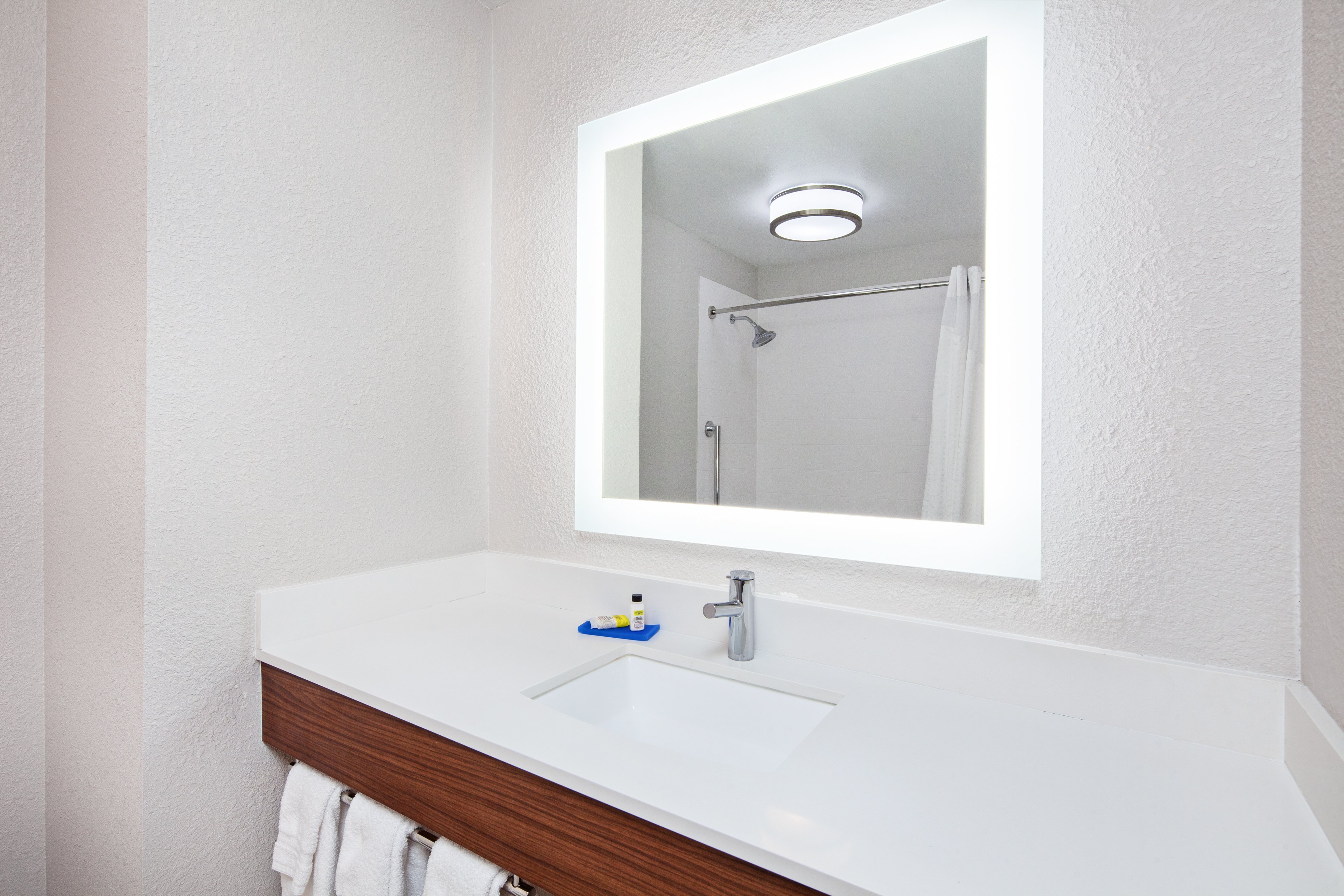 HOLIDAY INN EXP STES CLOVIS BY IHG-guestroom-Enjoy our illuminating mirrors and well-lit bathrooms..jpg