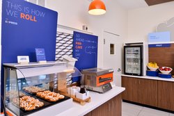  - Holiday Inn Express & Suites McKinleyville - US 101, Exit 72