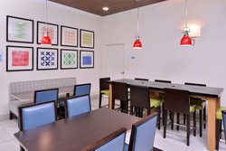  - Holiday Inn Express & Suites McKinleyville - US 101, Exit 72