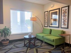  - Holiday Inn Express & Suites Hearne