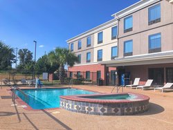  - Holiday Inn Express & Suites Hearne