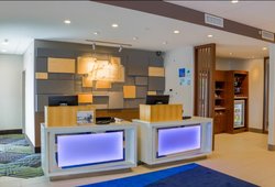  - Holiday Inn Express & Suites Roseville - I-94, Exit 230