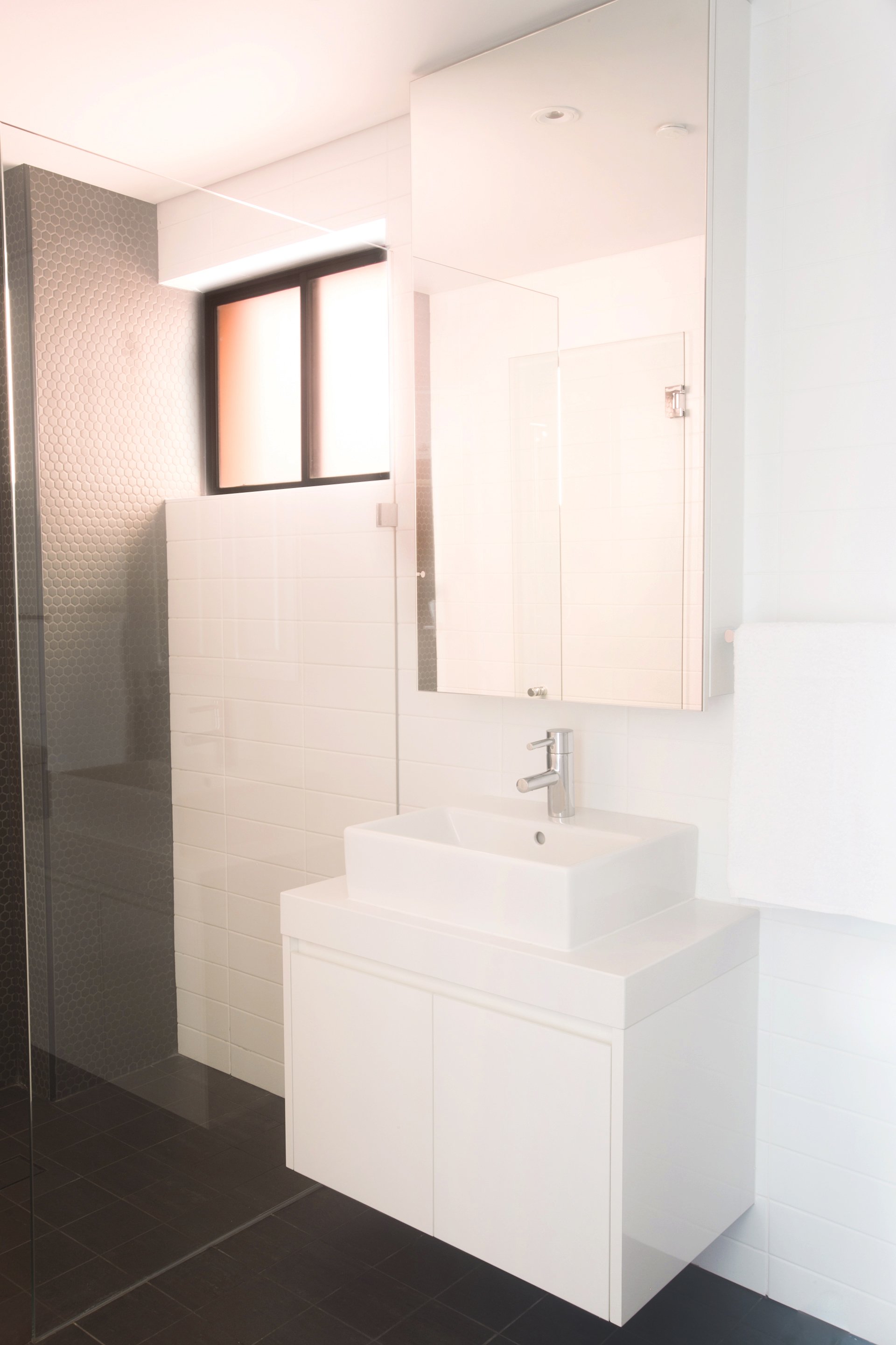 BONDI 38 SERVICED APARTMENTS-guestroom-Bathroom.jpg