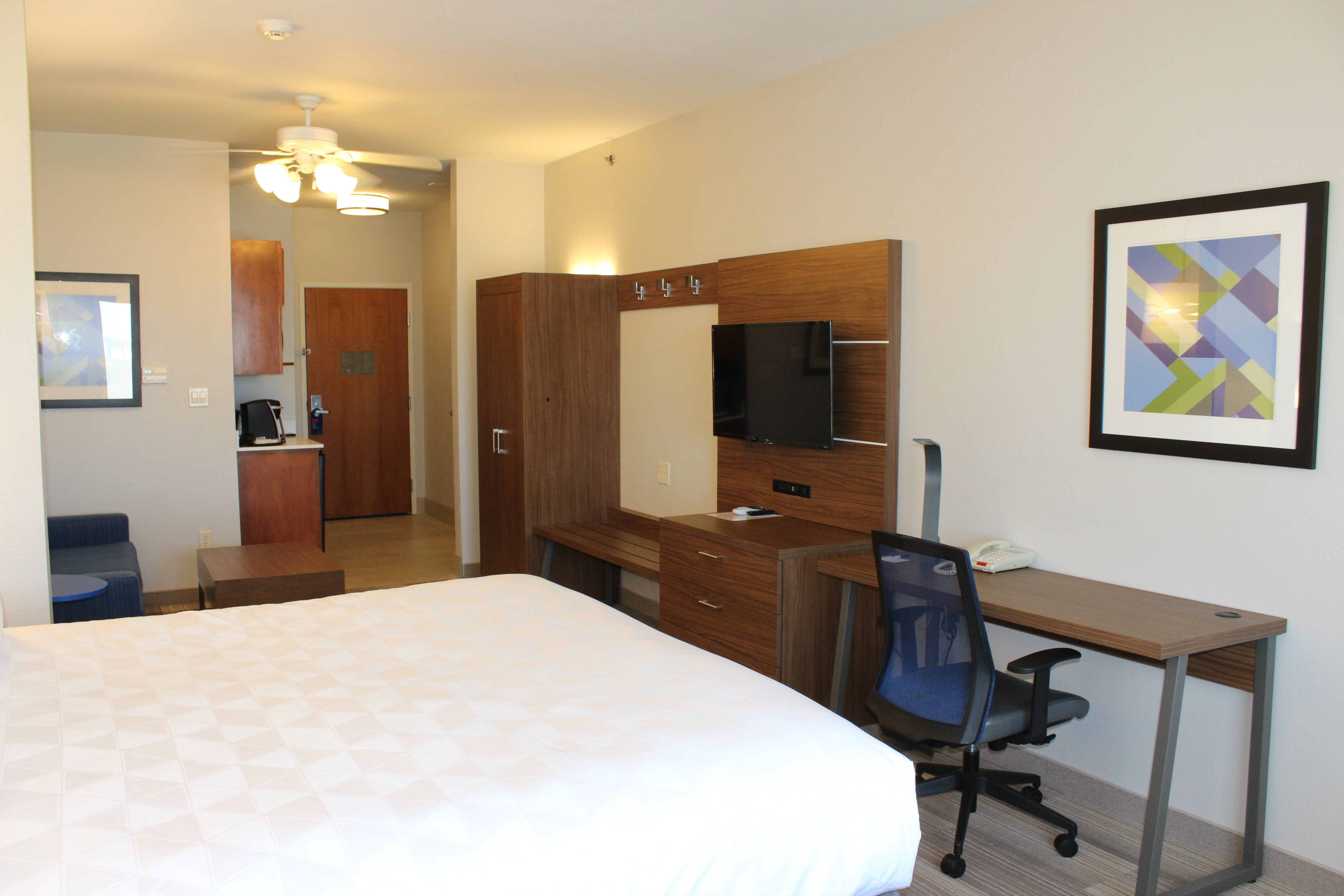 HOLIDAY INN EXP STES MANSFIELD BY I-guestroom-Suite.jpg
