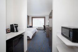  - Holiday Inn Express & Suites Great Bend