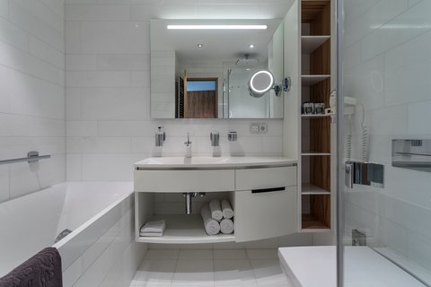 Deluxe Design Building 
