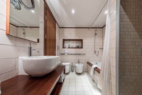 Deluxe Suite Luxury Building