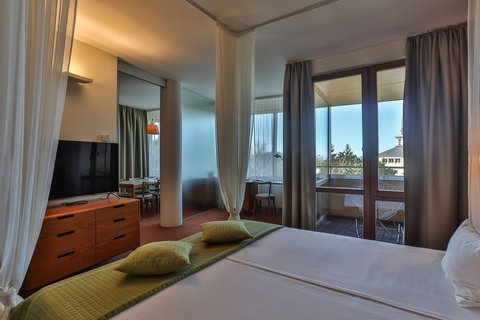 Deluxe Suite Luxury Building 