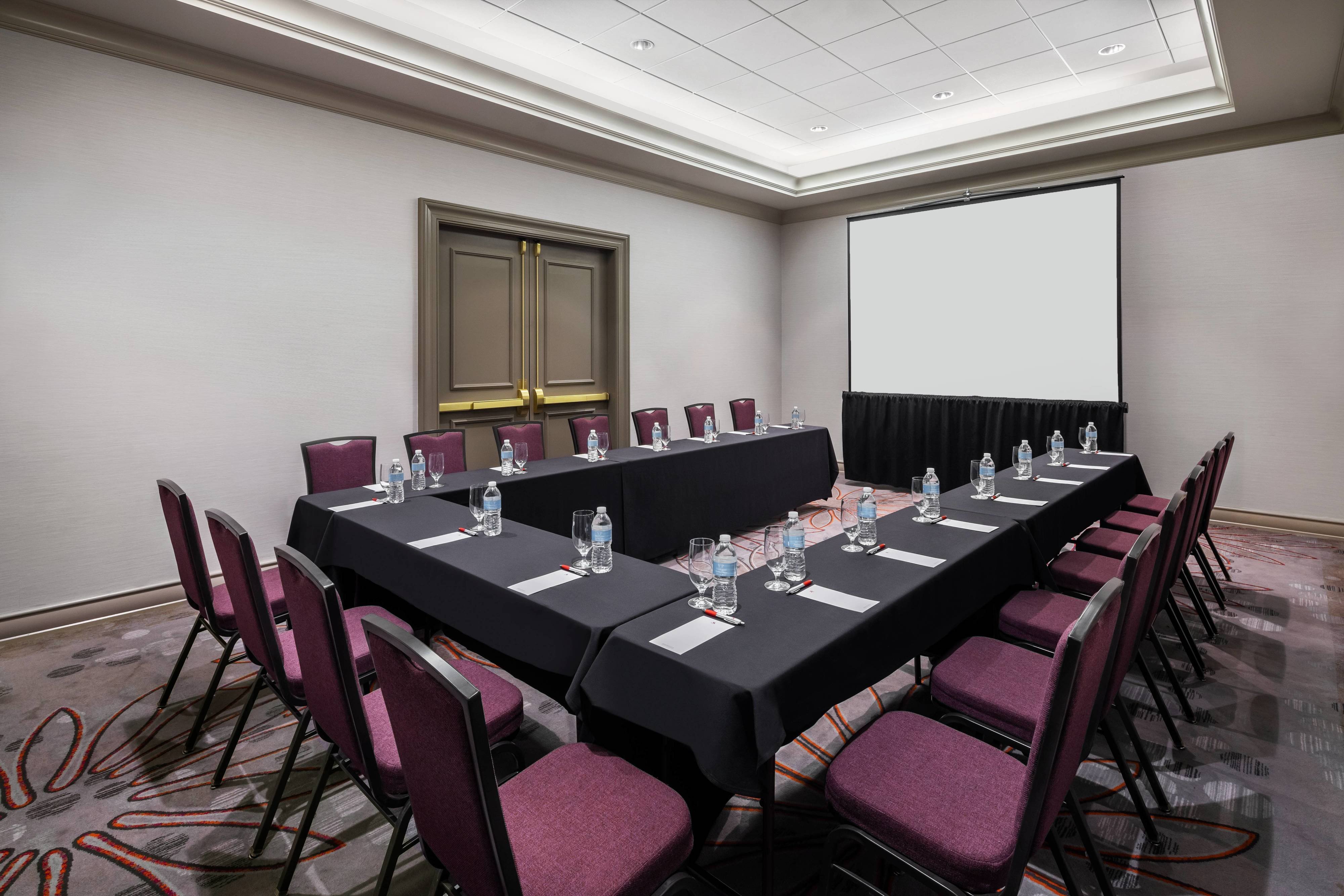 La Jolla Room - U-Shape Meeting
