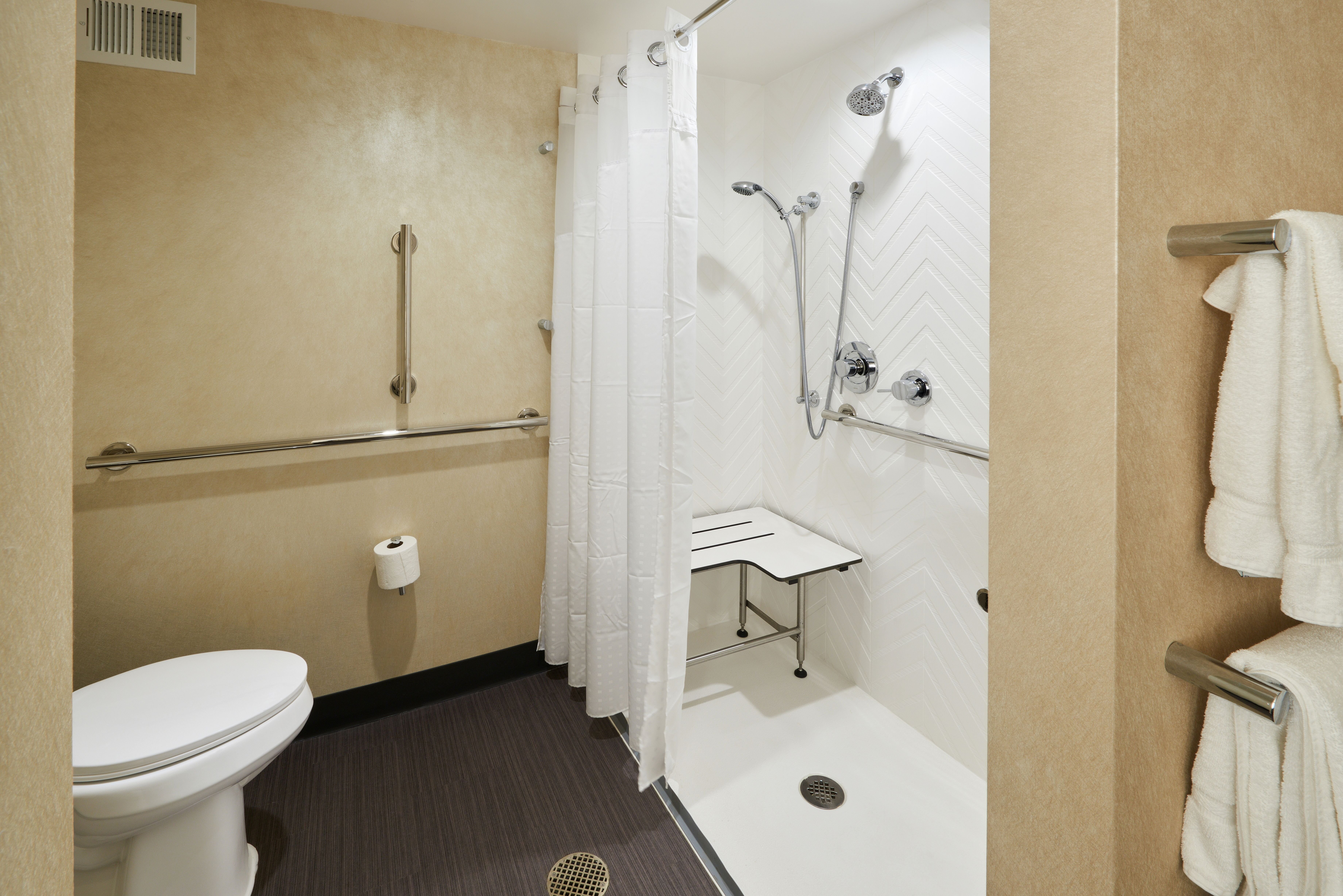 HOLIDAY INN STES DREXEL HILL BY IHG-guestroom-Wheelchair Accessible.jpg