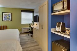  - Holiday Inn Express Airport Pittston - I-81, Exit 175