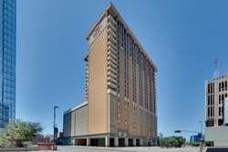  - Crowne Plaza Hotel Downtown Dallas - I-35, Exit 428C