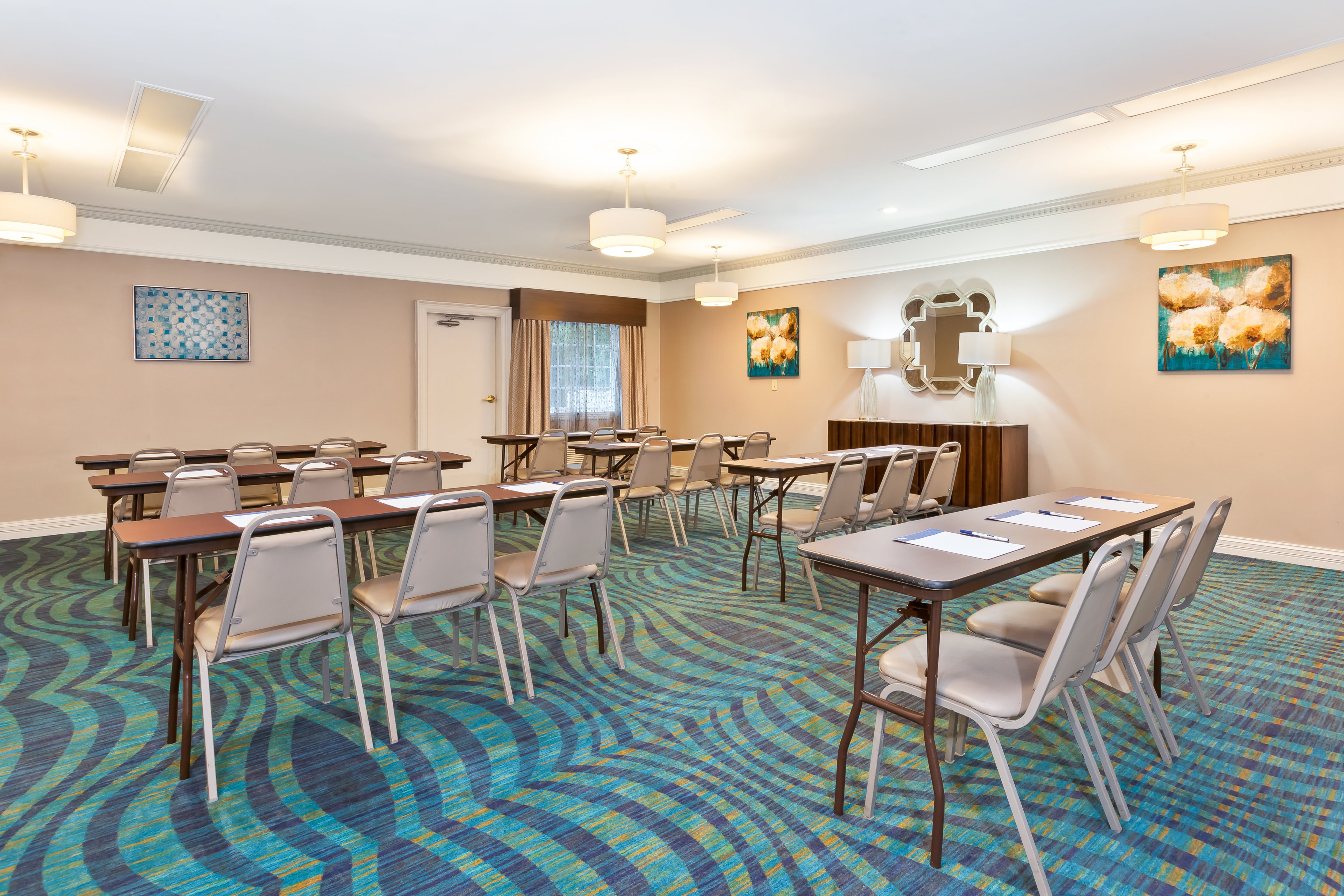 RODEWAY INN AND SUITES CARMEL-guestroom-Break-out Room.jpg