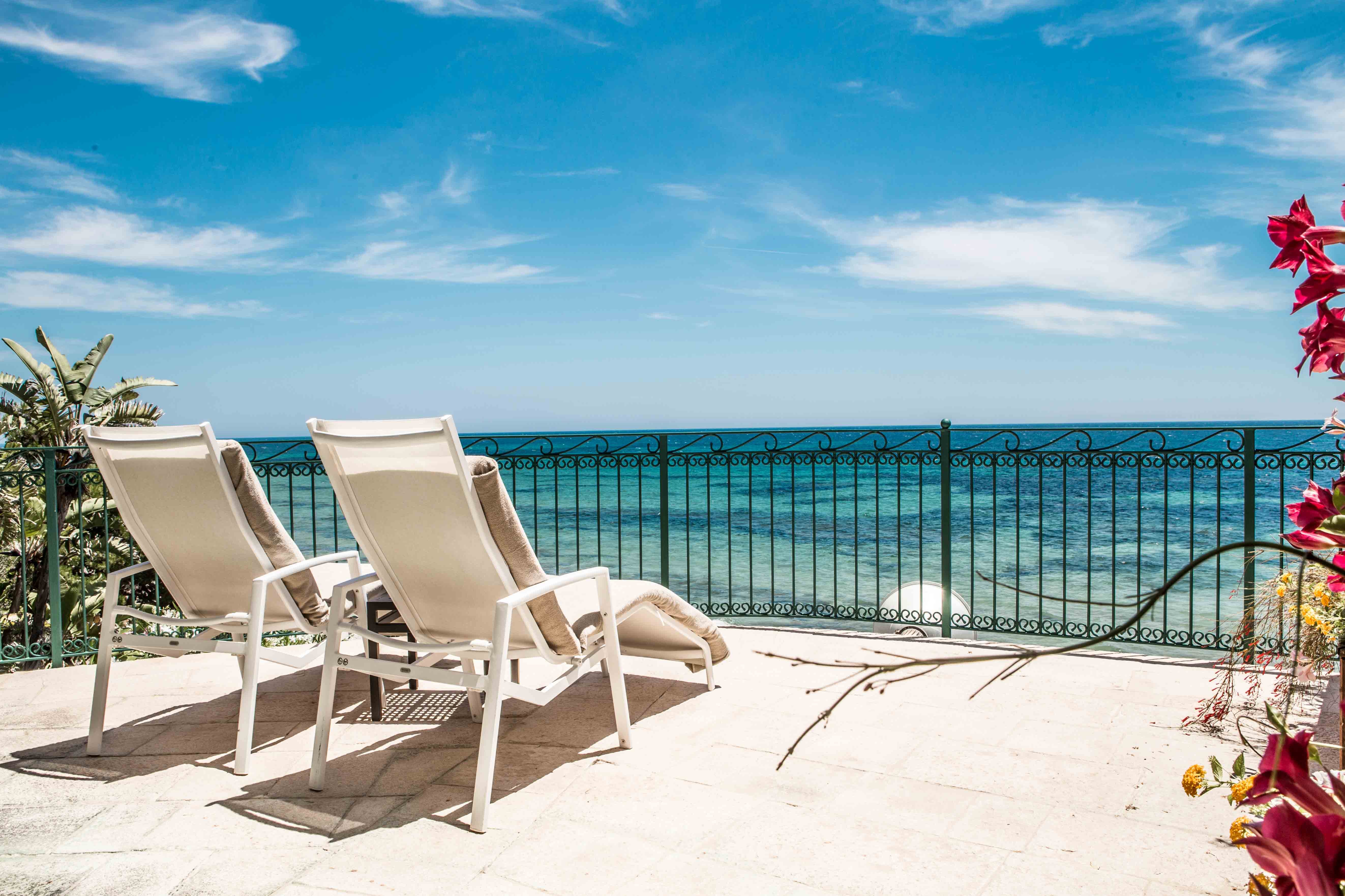 Villa Del Parco and Spa-guestroom-Waterfront Suites.jpg