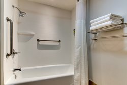  - Holiday Inn Express Airport Pittston - I-81, Exit 175