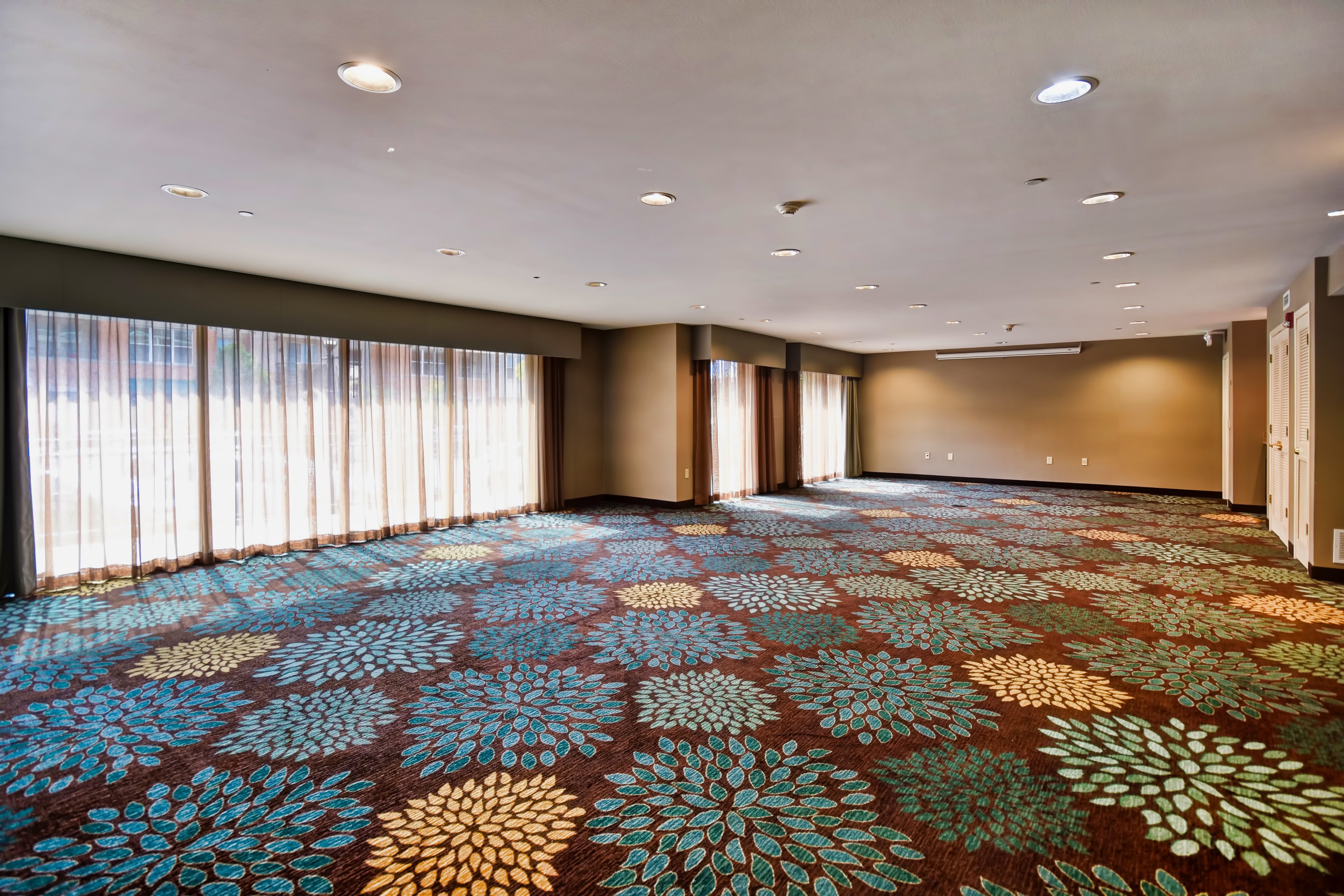 STAYBRIDGE SUITES MIDDLETON BY IHG-guestroom-Cardinal Room.jpg