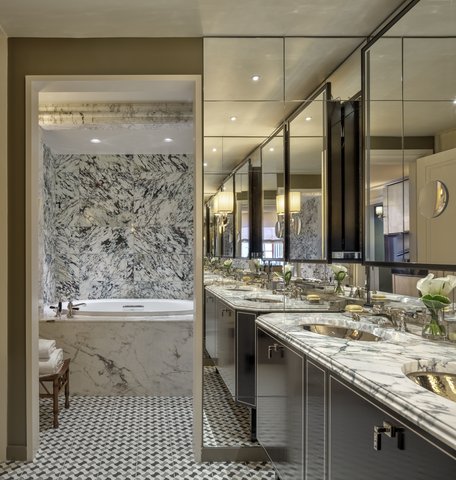 THE CARLYLE A ROSEWOOD HOTEL - Photo 3