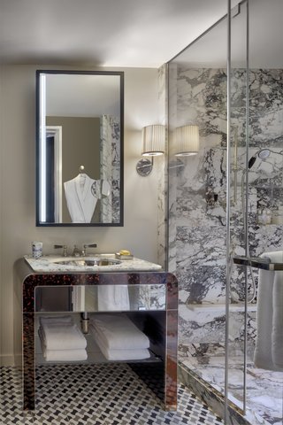 THE CARLYLE A ROSEWOOD HOTEL - Photo 8