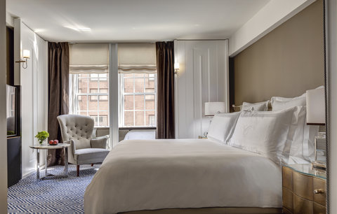 THE CARLYLE A ROSEWOOD HOTEL - Photo 10