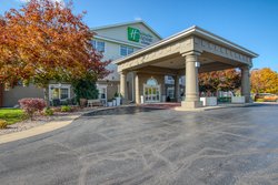  - Holiday Inn Express & Suites Oshkosh - I-41, Exit 119