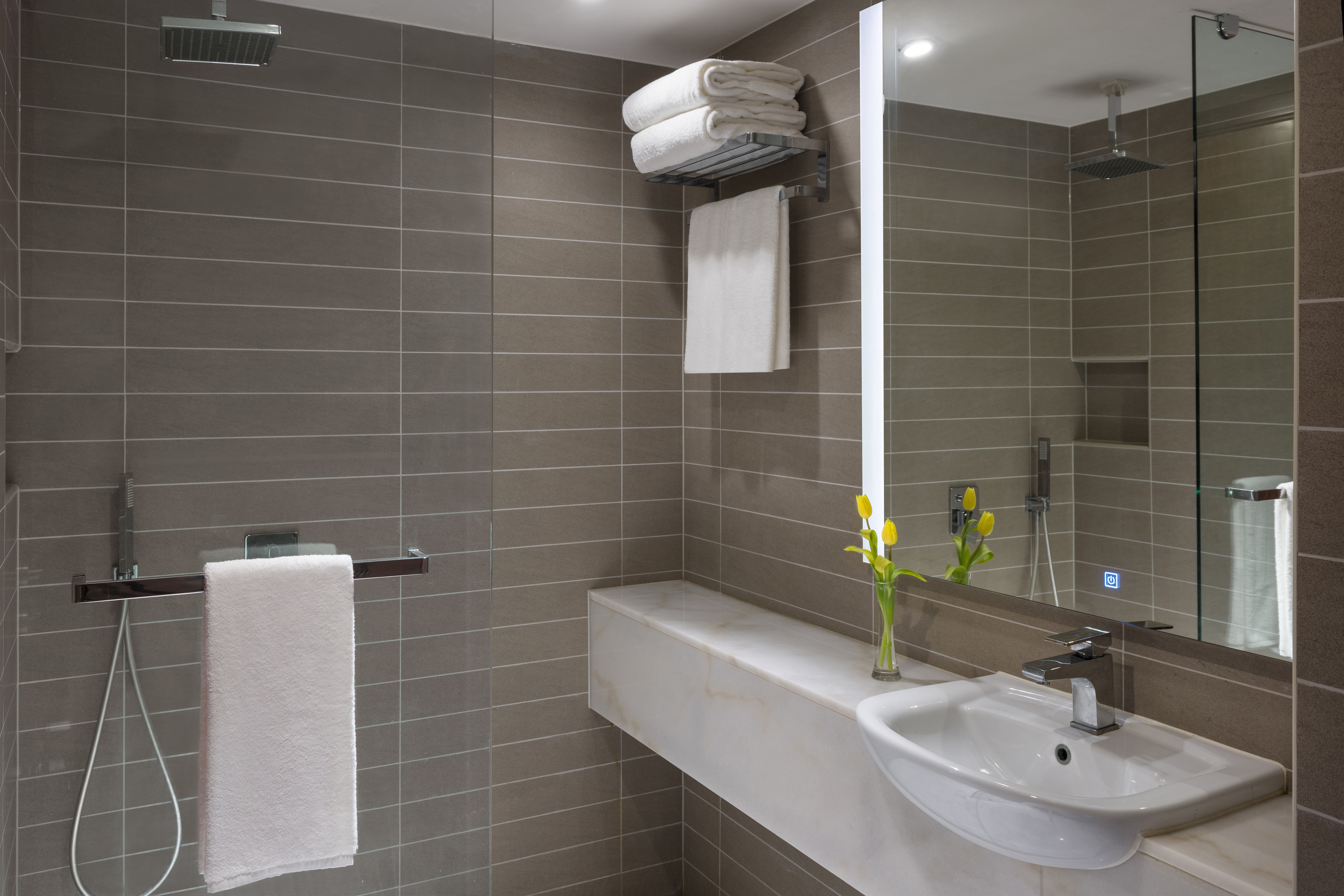 VOCO MAKKAH BY IHG-guestroom-Bathroom.jpg