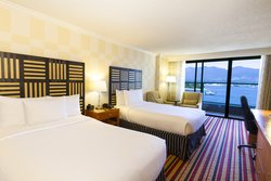  - Pinnacle Vancouver Harbourfront Hotel