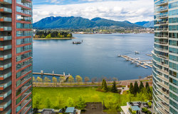  - Pinnacle Vancouver Harbourfront Hotel